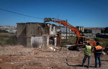 Com a demolição das últimas duas casas, foi assim o fim simbólico do bairro 6 de Maio